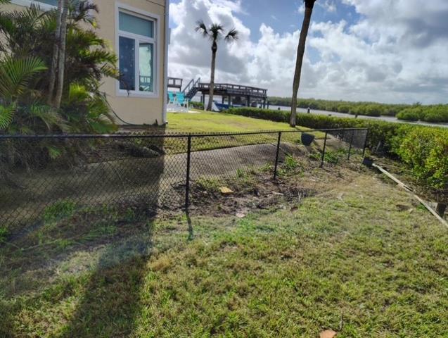 Port Orange, FL - We replaced an old galvanized chain-link fence with a new Black PVC coated chain-link for a homeowner updating his property to prepare for a sale. Port Orange, FL - We replaced an old galvanized chain-link fence with a new Black PVC coated chain-link for a homeowner updating his property to prepare for a sale.