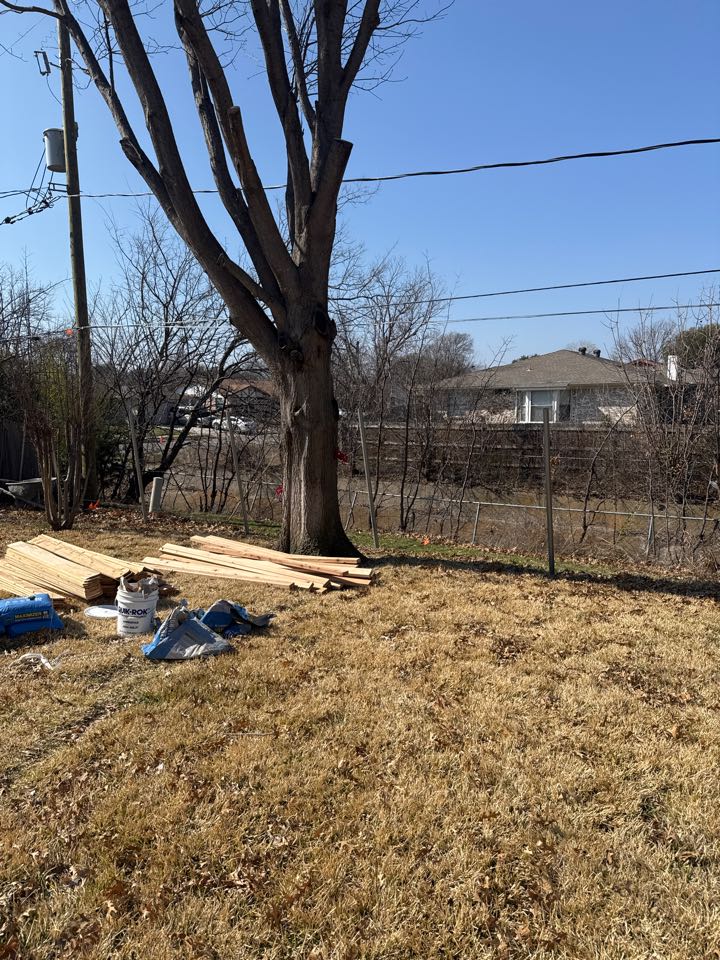 Arlington, TX - Top roof fences building a 6 foot tall side-by-side cedar fence in Arlington, Texas. The old fence was leaning very badly because the posts were not set to the ASTM guidelines meaning that they were not deep enough and the post hole width was not wide enough. Arlington, TX - Top roof fences building a 6 foot tall side-by-side cedar fence in Arlington, Texas. The old fence was leaning very badly because the posts were not set to the ASTM guidelines meaning that they were not deep enough and the post hole width was not wide enough.